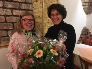 DFF Cadolzburg: Blumen zum Abschied: Kriemhilde Nussbeck und Elizabeth Eder